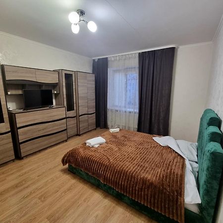 Port City Apartment Lutsk Eksteriør bilde